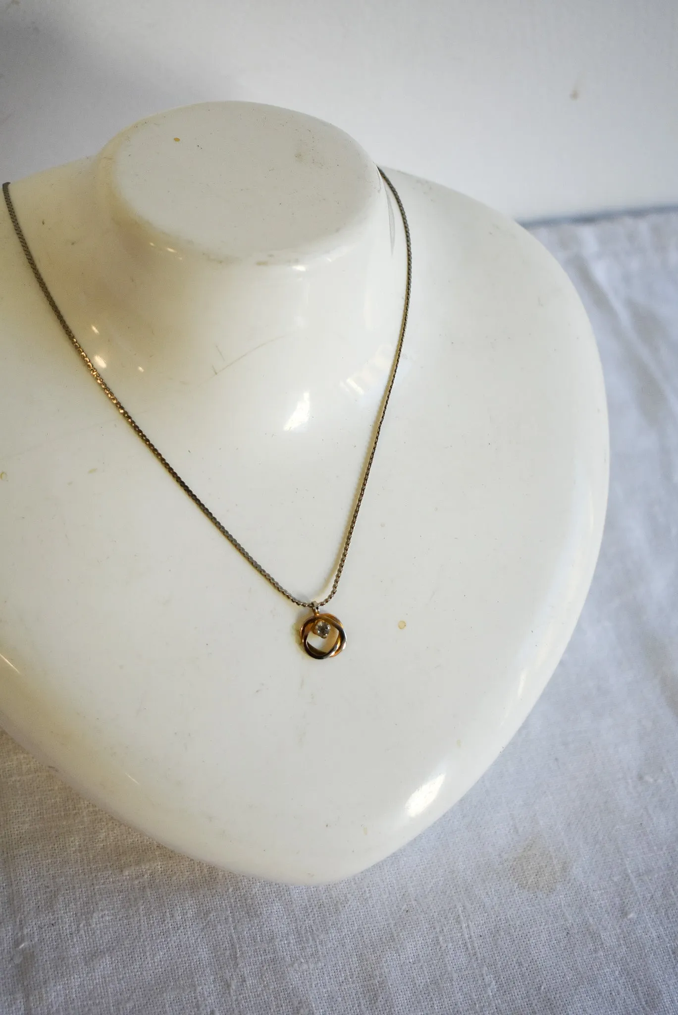 Dainty S chain circle of love necklace