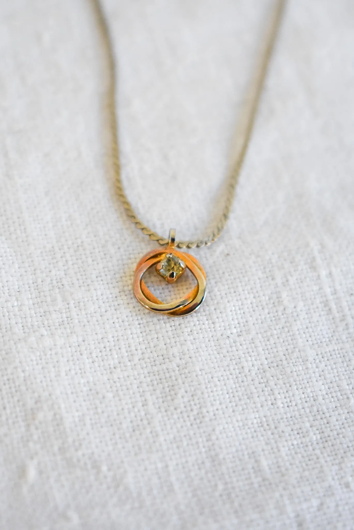 Dainty S chain circle of love necklace