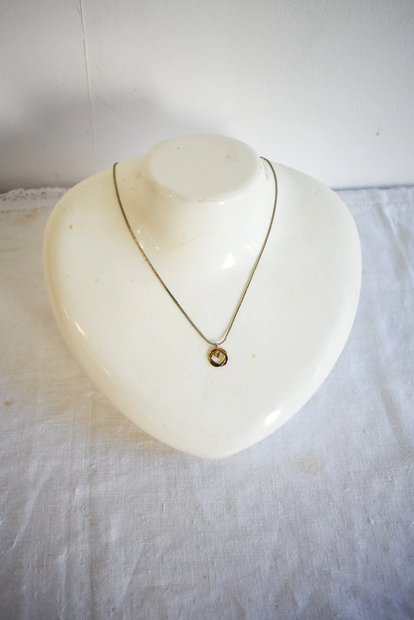 Dainty S chain circle of love necklace