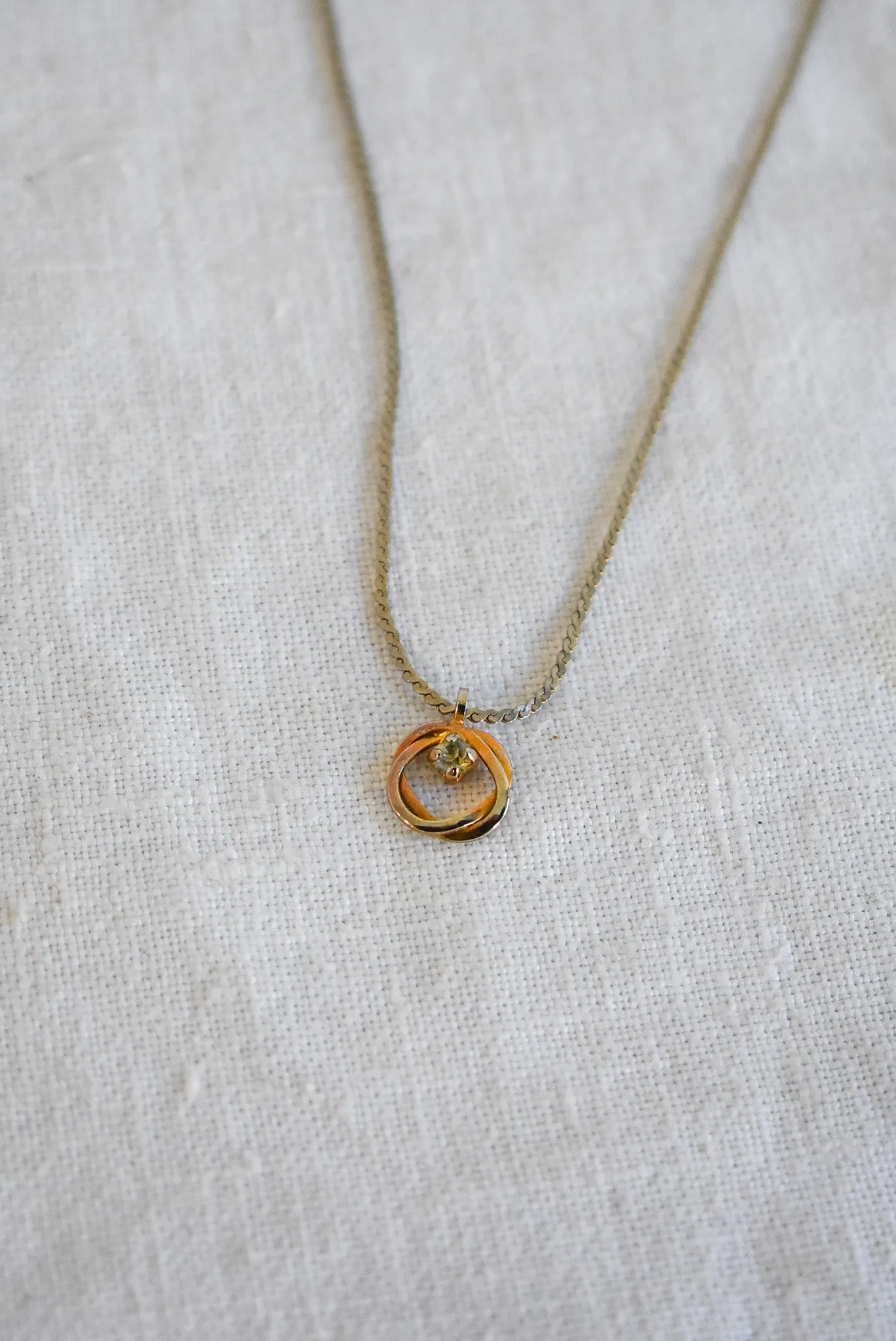 Dainty S chain circle of love necklace