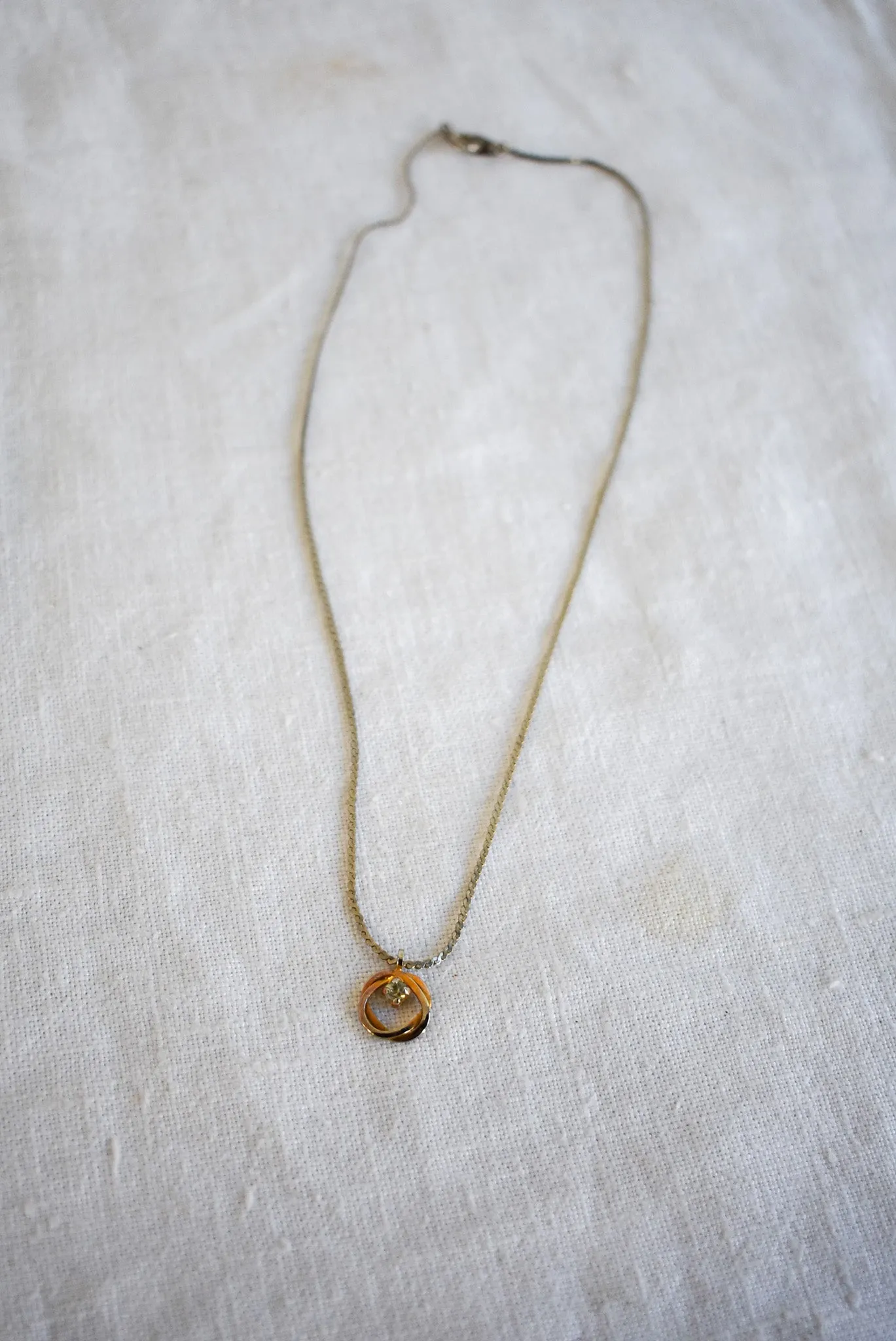 Dainty S chain circle of love necklace